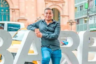 Su conexión con Barbosa hace que Richie se encargue de promocionar el municipio a través de sus atractivos turísticos. / FOTO: RICARDO CANO.