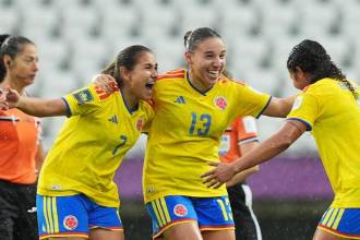  Isabella Díaz (izq.), Isabel Weiner (centro), Brenda Cardona (der.), jugadoras de la Selección Colombia Sub-20 femenina. FOTO: GETTY IMAGES