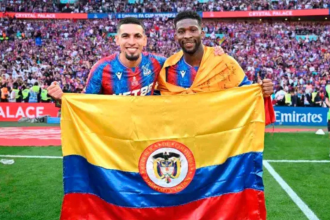 Los colombianos Daniel Muñoz (izq.) y Jéfferson Lerma (der.) disputaron el título de la Community Shield ante Liverpool. /FOTO: GETTY 