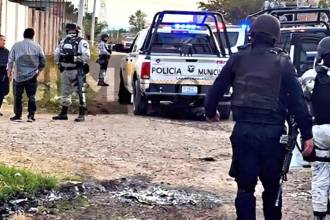 La Policía acordonó el lugar y trasladó a los heridos al hospital local. FOTO: TOMADA DE X @MORRIS80766176
