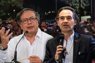 Al fondo se ve la fuerza pública ejerciendo control para los que ingresaban al escrutinio. Adelante: Gustavo Petro y Federico Gutiérrez. FOTO: TOMADA DE X @ZPOST1A (FONDO), ROCHI (PETRO) Y JUAN ANTONIO SÁNCHEZ (GUTIÉRREZ)