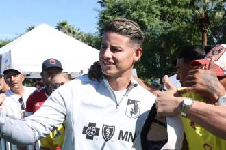 James Rodríguez con aficionados del Minnesota y de la Selección Colombia en Estados Unidos. FOTO: TOMADA DE X @MNUFC