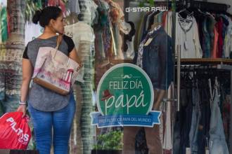 El día del Padre mueve comercio relacionado con bares, restaurantes y ropa, entre otros. FOTO: ROBINSON SÁENZ