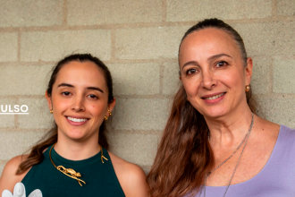 Mónica María Henao Mejía lidera este emprendimiento, con el acompañamiento de su hija Catalina. /FOTO: CARLOS VELÁSQUEZ