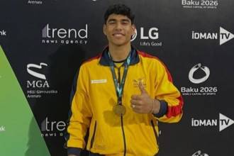 Ángel Barajas luciendo su nueva medalla de oro. FOTO: @CLUBSTARSG