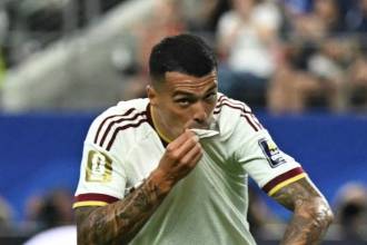 Pedro Porro, defensa español al servicio del Tottenham Hotspur, marcó el segundo gol en la victoria 2-0 de su país sobre Francia, en la semifinal del Mundial 2026. FOTO: FIFA