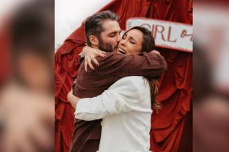 Sara Corrales y su esposo Damian Pasquini en la revelación del género de su bebé. FOTO: INSTAGRAM @SARACORRALES