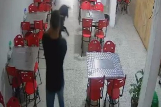 La agresión fue registrada por cámaras de seguridad. /FOTO: CORTESÍA