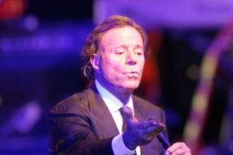 Ni Julio Iglesias ni su representante legal contestaron ante la prensa por las acusaciones. FOTO: ARCHIVO - COLPRENSA