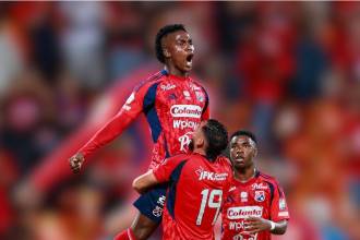 De izquierda a derecha José Ortiz (24), Francisco Fydriszewski (19) y John Montaño (20). FOTO: MANUEL SALDARRIAGA