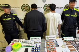 Les encontraron una gran cantidad de drogas y elementos para su fabricación. FOTO: ALCALDÍA DE ENVIGADO