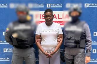 Maria Adelina Cárdenas tras ser capturada en un operativo liderado por la Fiscalía. FOTO: FISCALÍA GENERAL DE LA NACIÓN