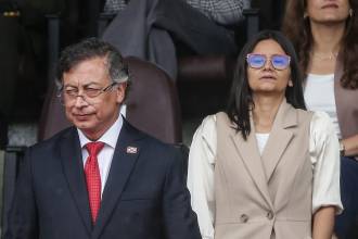 El expresidente Gustavo Petro y la exdirectora del Dapre, Angie Rodríguez. FOTO: COLPRENSA - CATALINA OLAYA