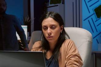 Si sospecha de una estafa conserve capturas de pantalla, correos y mensajes y reporte los anuncios en la plataforma donde fueron publicados. FOTO: MAGNIFIC