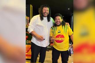 René Higuita y su doble en Bucaramanga. FOTO: INSTAGRAM @higuitarene1