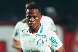 El colombiano Jhon Arias marcó y asistió en la goleada del Palmeiras al Vitória. FOTO: @JHONARIASA