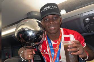 Edwuin Cetré campeón con Estudiantes. FOTO: @EDWINCETREOFICIAL