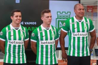 Cuerpo técnico Atlético Nacional 2016-11: (izq. a der.) Luis Restrepo (AD), Camilo Cartagena (PF), Tiago João Alves Pina (AT), Alexis Heríquez (AT) y Lucas González (DT). FOTO: MANUEL SALDARRIAGA