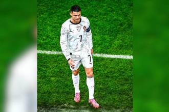 Con impotencia salió del terreno de juego Cristiano Ronaldo mientras era abucheado por la afición de Irlanda. / FOTO: X @brfootball