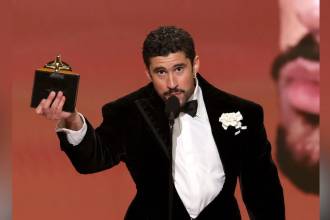 Bad Bunny recibió un total de tres premios Grammy el domingo. FOTO: INSTAGRAM @grammys