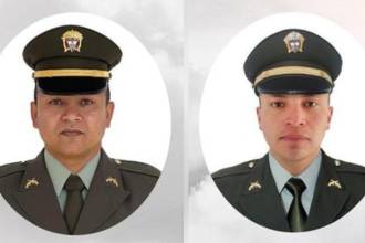 Los subintendentes de la Policía Wilmer Ovidio Gallego Sepúlveda (izquierda) y Edwin Danilo Chamorro Bastidas, asesinados en zona rural de Betulia. /FOTO: POLICÍA NACIONAL