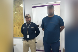 Ciudadano panameño con circular roja de Interpol, capturado en Medellín. /FOTO: CORTESÍA MIGRACIÓN COLOMBIA