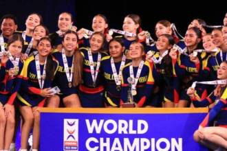 Las niñas celebraron con llanto en sus ojos. FOTO: IG @fedecolcheer.colombia