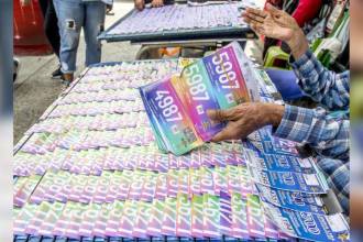 Venta de lotería en el centro de Medellín. FOTO: ARCHIVO