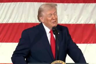 No es la primera vez que el mandatario habla del tema; dijo que hay cosas que “sabrán más adelante”. FOTOS: CAPTURA DE VIDEO YOUTUBE REPÚBLICA TV Y X @WHITEHOUSE