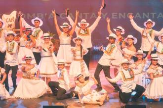 Los artistas combinarán canto, banda en vivo, actuación y danza en el show. CORTESÍA 