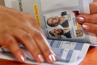 9000 jueces y notarios encabezaron el escrutinio. FOTO: MANUEL SALDARRIAGA