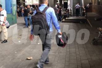 Sitio donde se desplomó la víctima, en bajos de la estación Parque Berrío del metro. FOTO: LAURA ROSA JIMÉNEZ VALENCIA