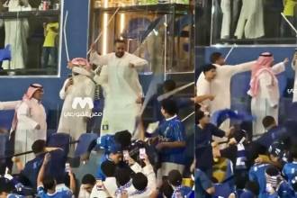 Pelea a palos entre jeques e hinchas en el fútbol árabe. FOTO: REDES SOCIALES 