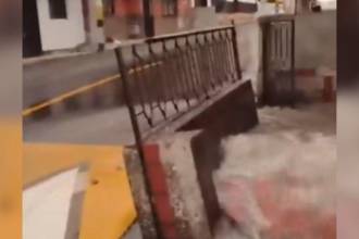 Vecinos denunciaron en las primeras horas de la mañana el desastre que ocasionó la ruptura de un tubo. FOTO: CAPTURA DE PANTALLA FACEBOOK GENTEENVIGADO