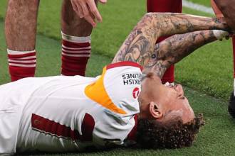 Lesión del holandés Noa Lang, jugador del Liverpool. FOTO: ESPN 