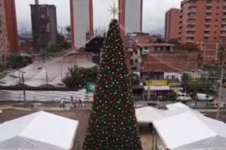 Preparación de los alumbrados en Sabaneta. FOTO: ALCALDÍA DE SABANETA 