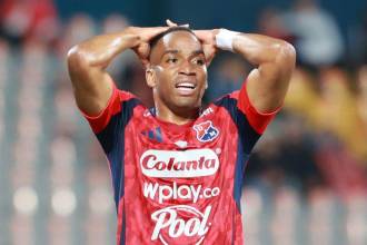 La reacción de Hayen Palacios es la que mejor resume el juego del DIM ante Pereira. Se salvó la noche, pero sigue en deuda. FOTO: MANUEL SALDARRIAGA.