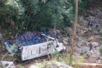 Algunos estudiantes lograron comunicarse con sus padres y abuelos para contarles que el vehículo se detenía constantemente y avanzaba con dificultad. FOTO: MANUEL SALDARRIAGA