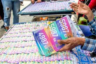 Venta de lotería en Medellín. FOTO: JUAN ANTONIO SÁNCHEZ 