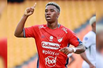 John Montaño fue el gran protagonista del DIM al anotar los 2 goles que pudieron darle el triunfo al Rojo ante Vasco da Gama. FOTO: MANUEL SALDARRIAGA