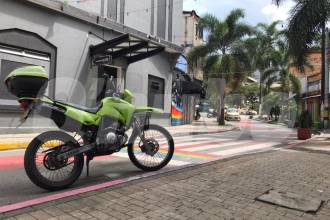 Uniformados de la Policía Metropolitana estuvieron recolectando información en la zona de los hechos para ubicar a los responsables. /FOTO: LAURA ROSA JIMÉNEZ VALENCIA