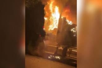 Quema de vehículos en Puerto Valdivia. FOTO: CAPTURA DE VIDEO CORTESÍA DENUNCIAS ANTIOQUIA