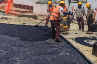Reparación del hueco en la carrera 39 con calle 59. FOTO: CORTESÍA EPM