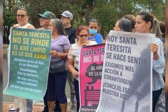 La comunidad está tan berraca que salió a un plantón pacífico por la salud de miles de personas que han denunciado el deterioro de sus vías respiratorias desde hace varios años. FOTO: CORTESÍA