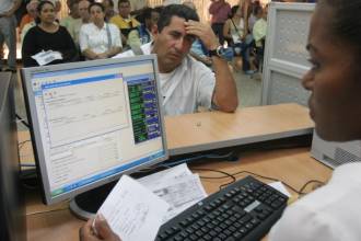 Pago de impuestos. FOTO: HERNÁN VANEGAS OCHOA