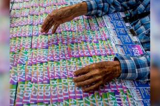 Venta de Lotería en Medellín. FOTO: JUAN ANTONIO SÁNCHEZ