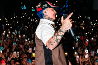 El artista le dio regalo de Navidad a su barrio. /FOTO: INSTAGRAM @blessd