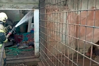 Los bomberos lograron controlar el incendio luego de cuatro horas. / FOTO: RMES 