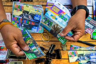 Venta de billetes de lotería. /FOTO: CAMILO SUÁREZ
