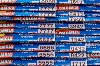 Venta de loterías en Medellín. / FOTO: JUAN ANTONIO SÁNCHEZ